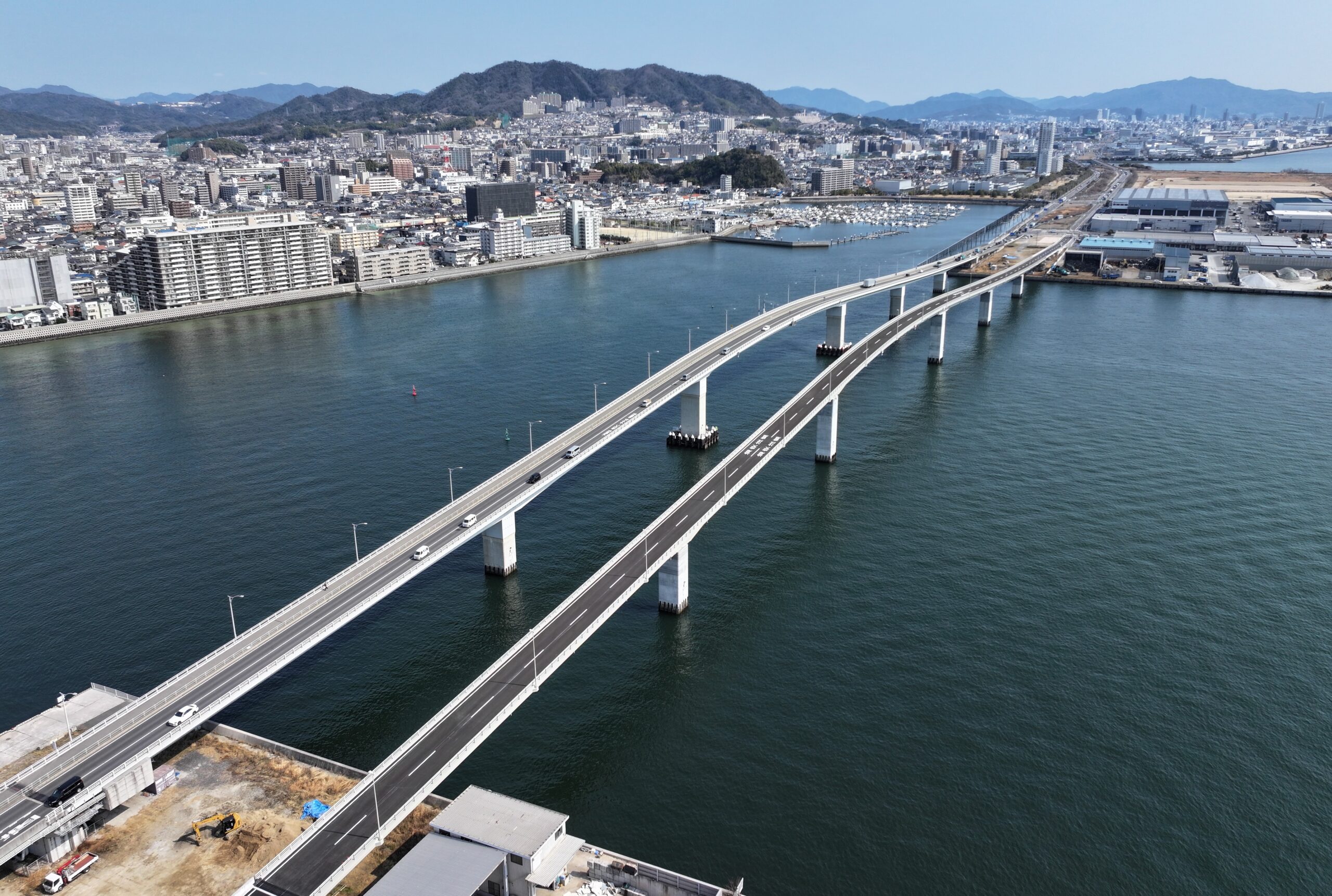 臨港道路整備（新橋設置）工事（安全施設）